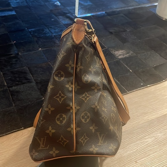 Louis Vuitton Purse -Monogram- very good shape.  Have box and bag original owner - Picture 13 of 15